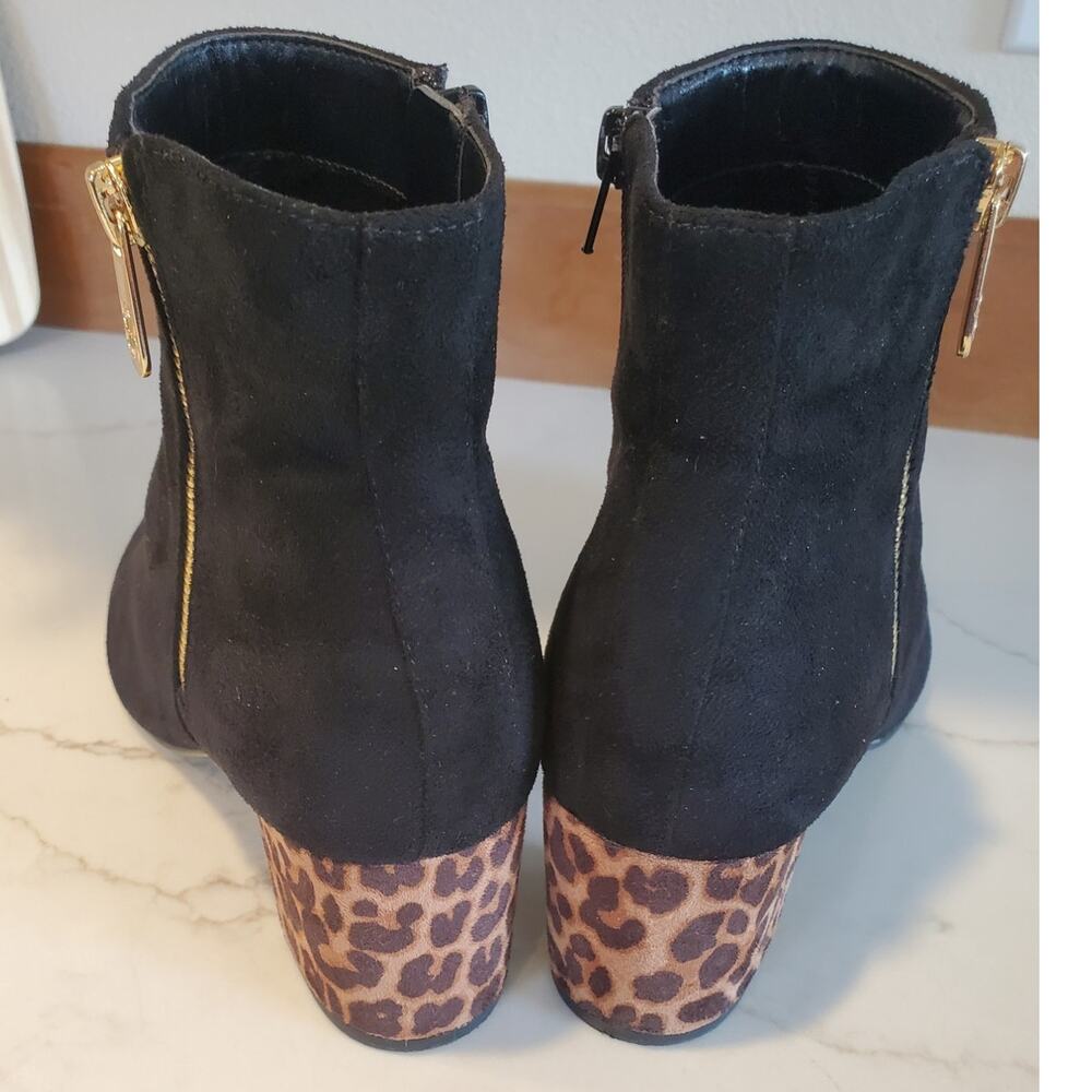NEW Leopard Heeled Black Boots Suede Lila 2 Ankle Shoes 8 M Bandolino